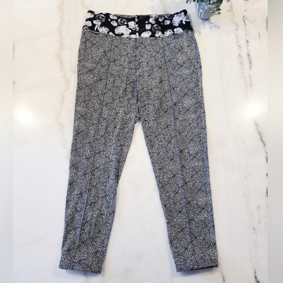 Lululemon on the Fly Pant Size 6 - Picture 2 of 9